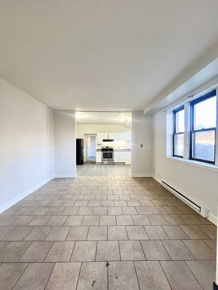 2700 S Hamlin Ave #1F - Photo 2 of 9