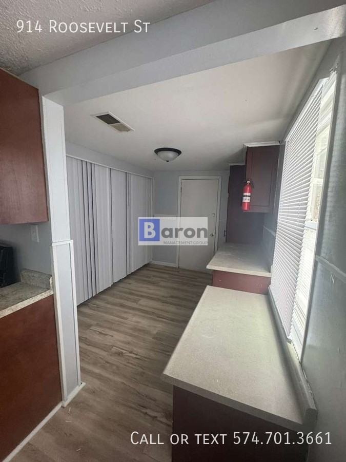 914 Roosevelt St - Photo 3 of 10