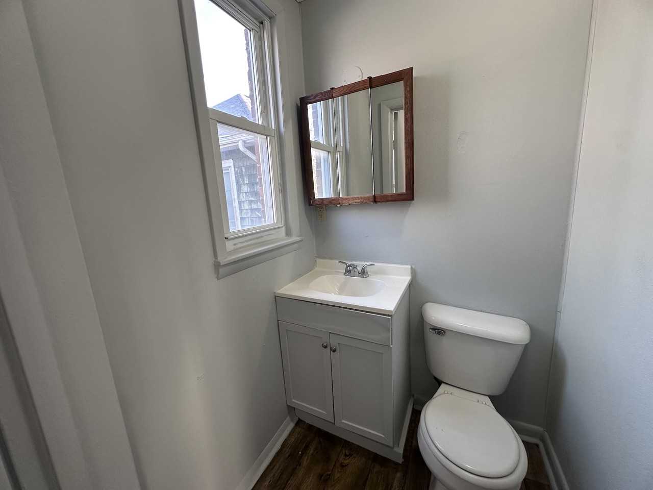 1112D N Gilbert St - Photo 4 of 9