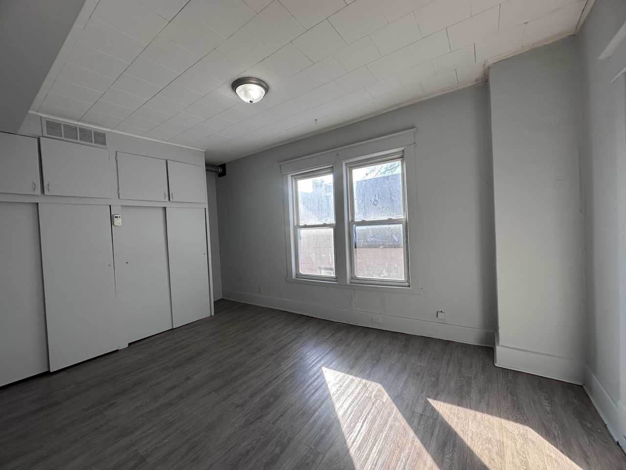 1112D N Gilbert St - Photo 6 of 9