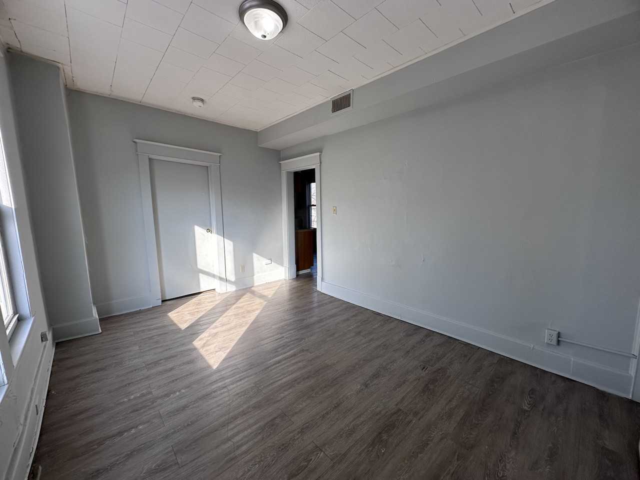 1112D N Gilbert St - Photo 7 of 9