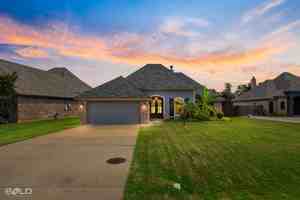 featured image of 3925 Le Brooke Ln