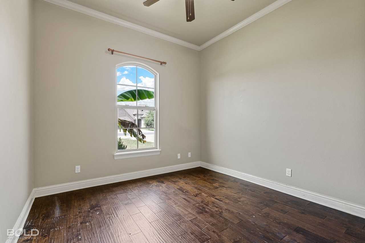 3925 Le Brooke Ln - Photo 2 of 28