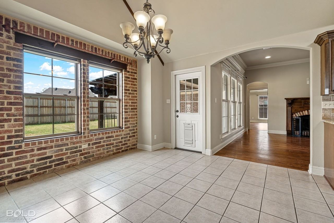 3925 Le Brooke Ln - Photo 4 of 28