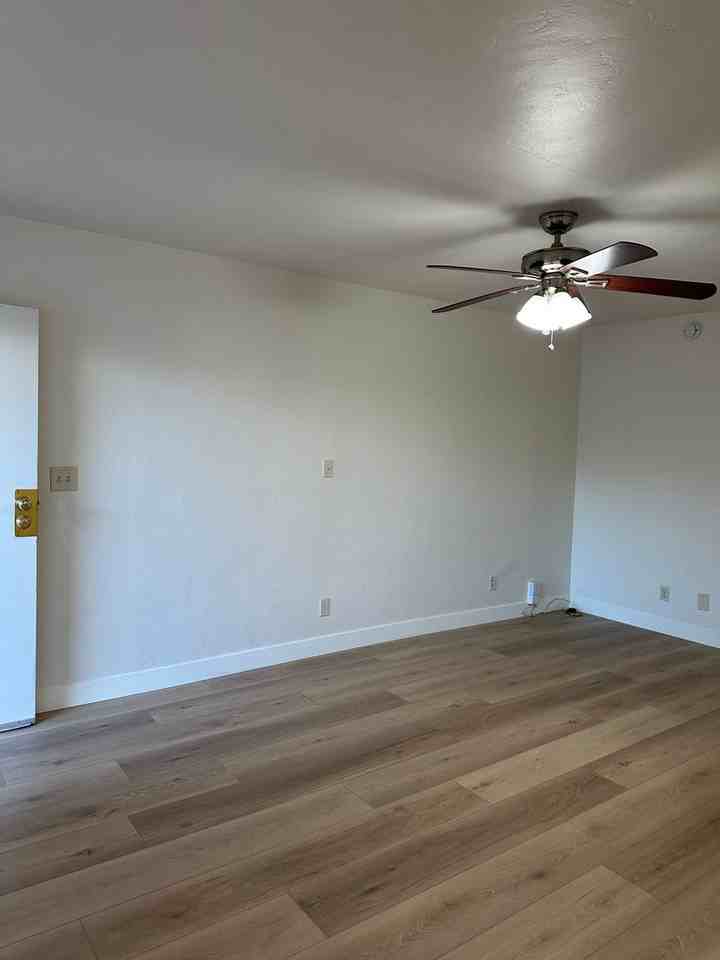 3346 1/2 32nd St - Photo 5 of 20