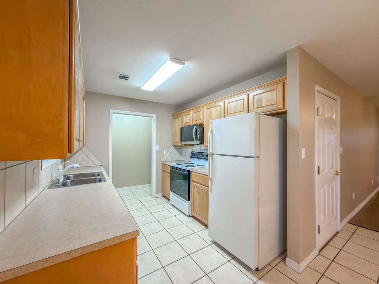 1627 Osage St #C - Photo 5 of 11