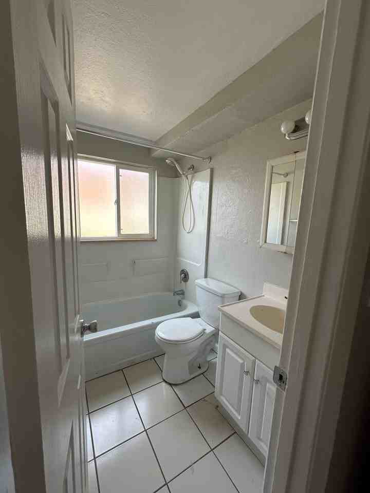 4315 Lashelle Ave - Photo 4 of 13