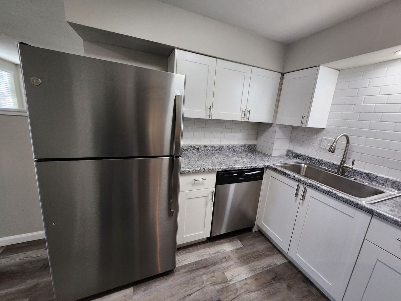 1628 S Cascade Ave #D - Photo 5 of 24