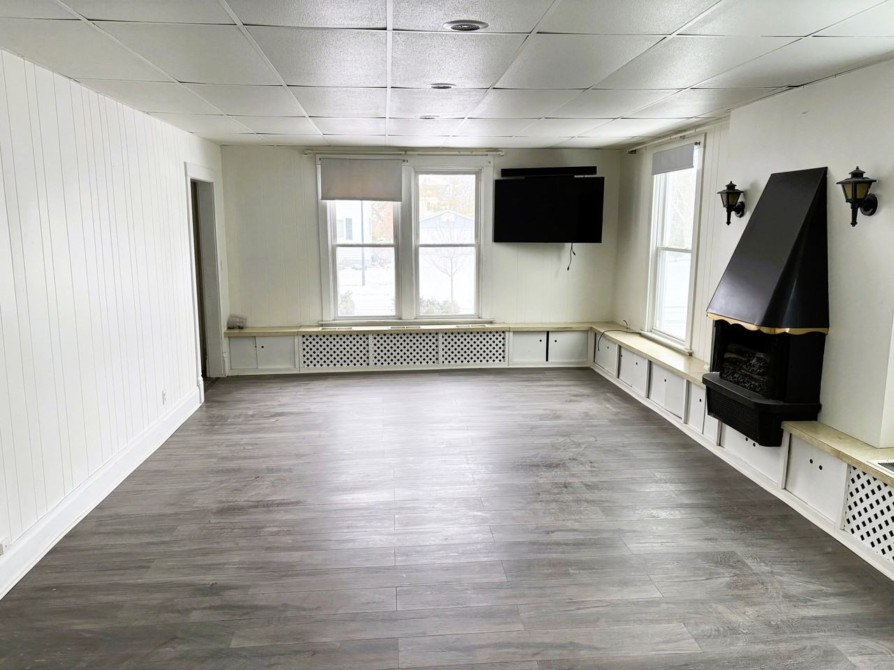 277 3rd St - Photo 3 of 9