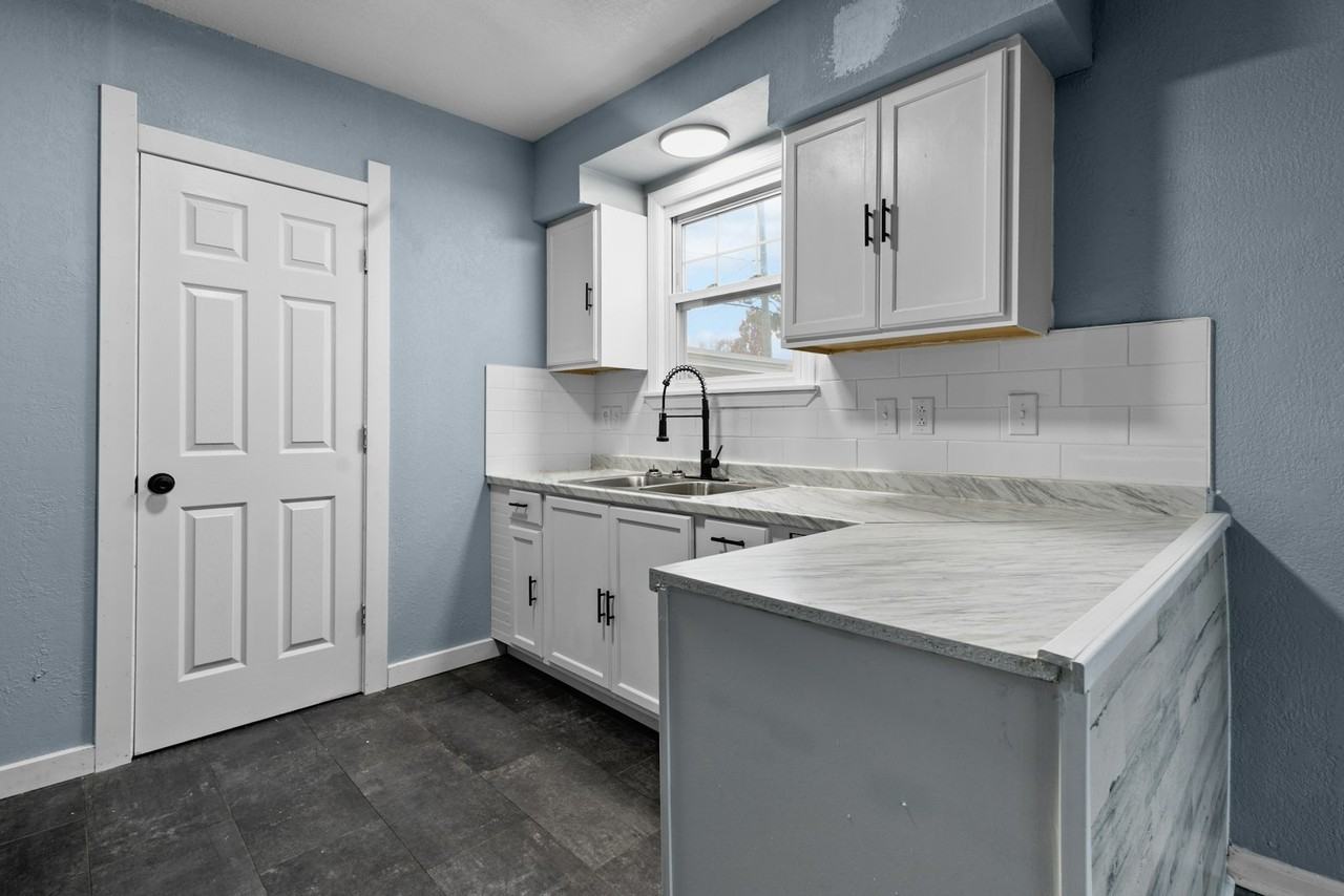 4123 Packard Road - Photo 7 of 20