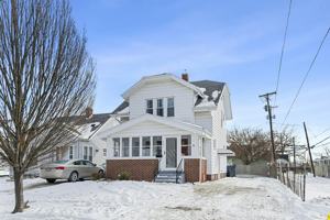 featured image of 943 Cloverdale Rd