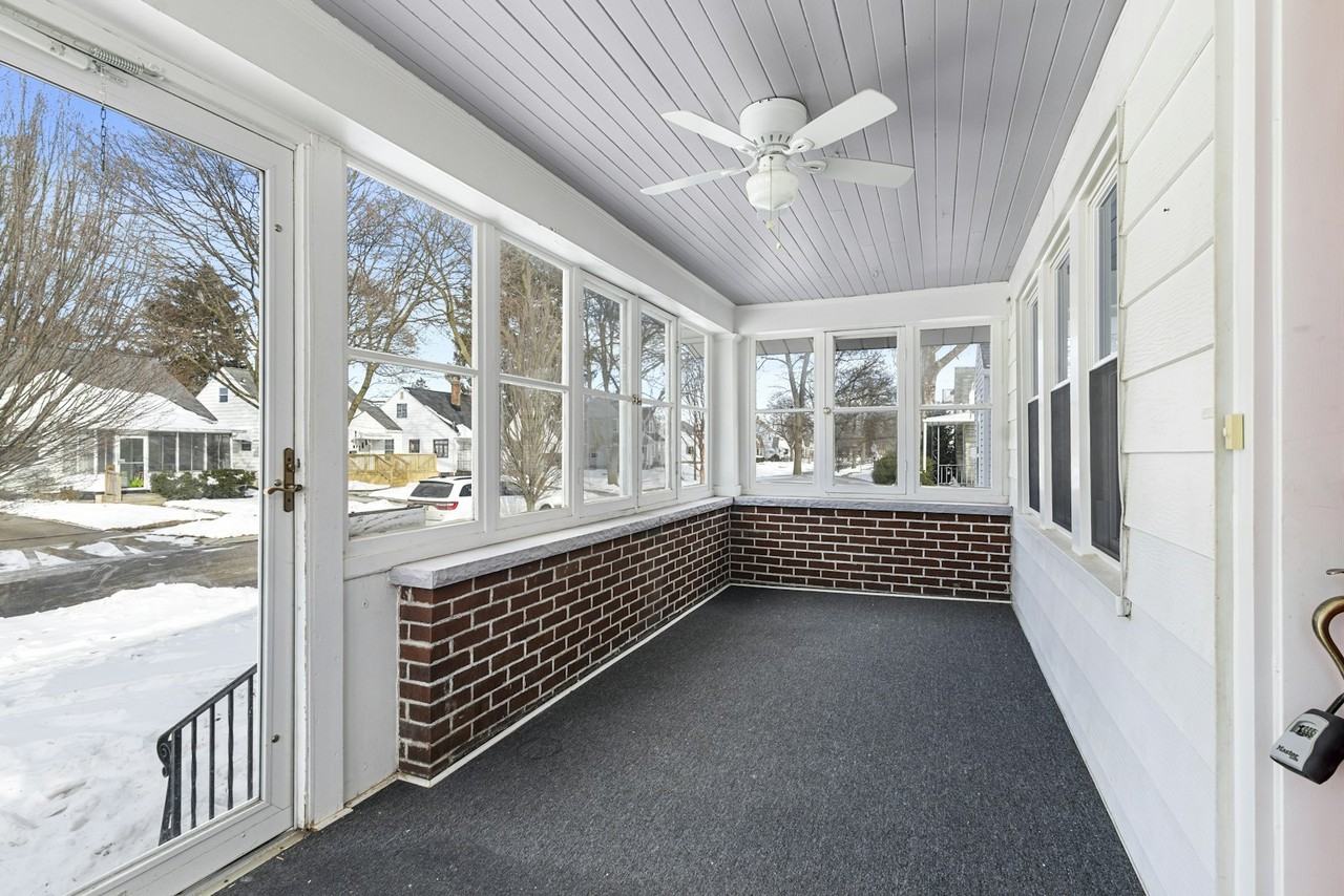 943 Cloverdale Road - Photo 3 of 25