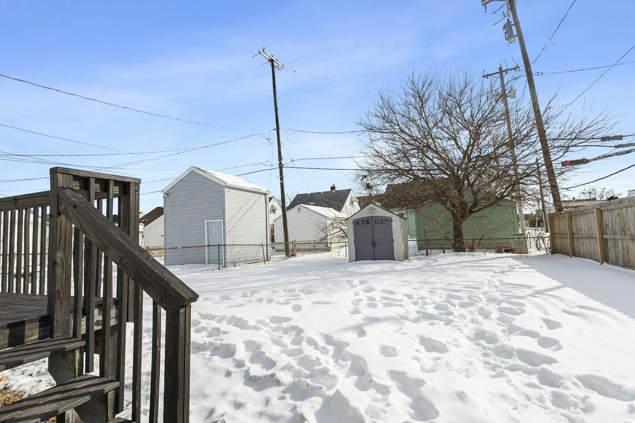 943 Cloverdale Road - Photo 5 of 25