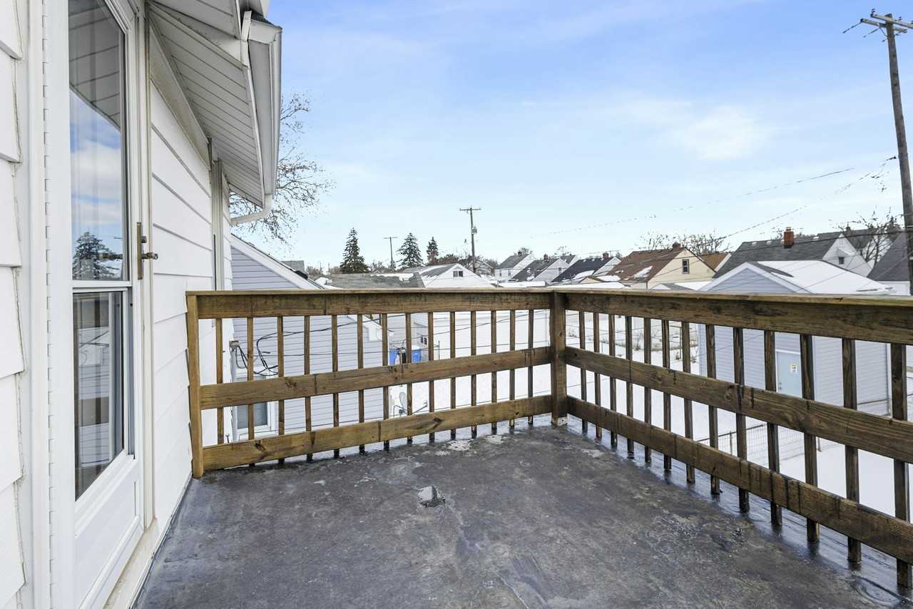 943 Cloverdale Road - Photo 6 of 25