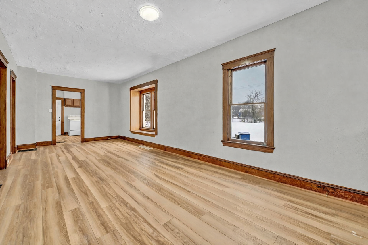 1261 East 123rd Street - Photo 4 of 21