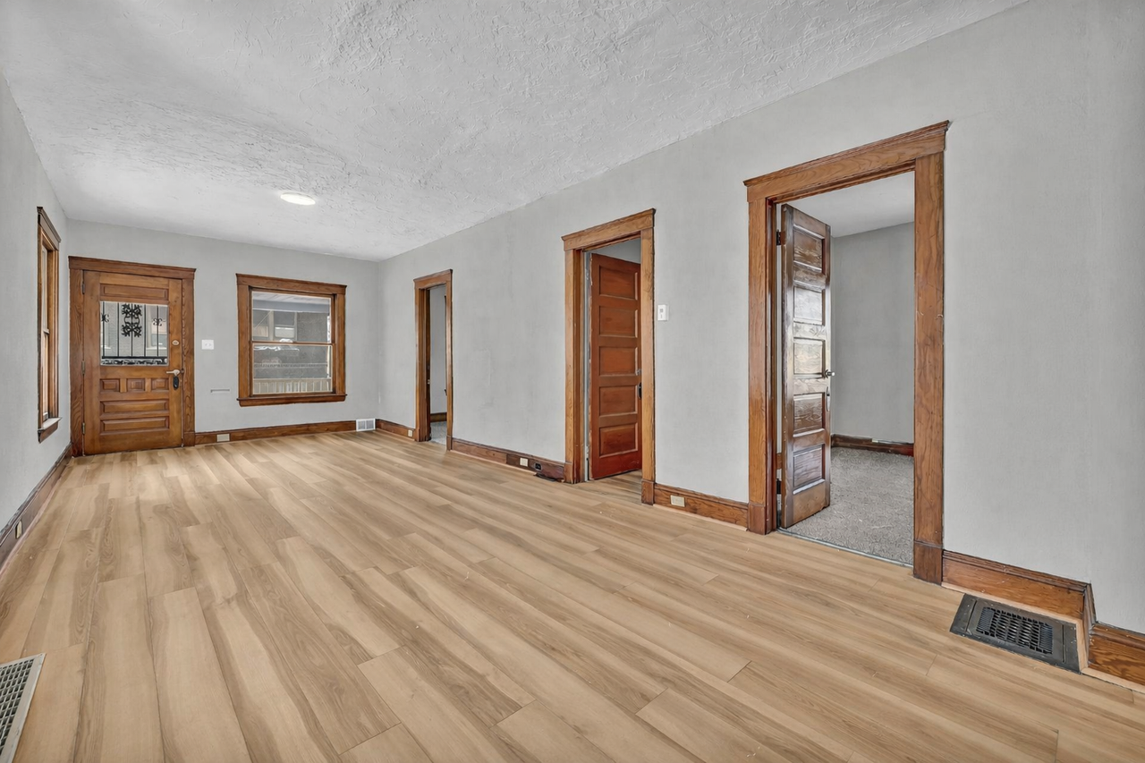 1261 East 123rd Street - Photo 5 of 21