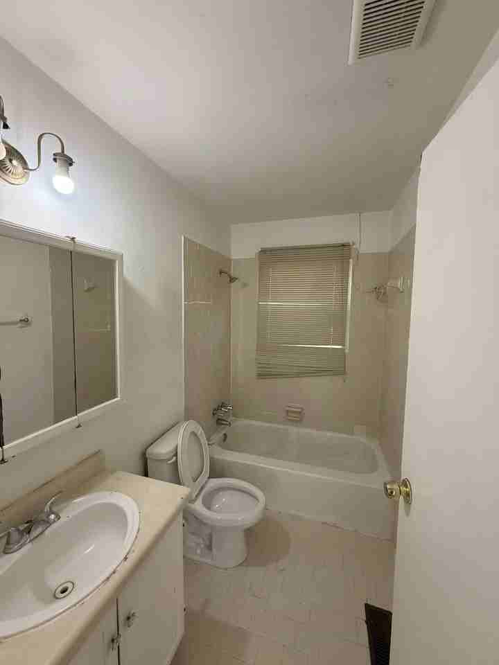 298 Roxbury Drive - Photo 6 of 9