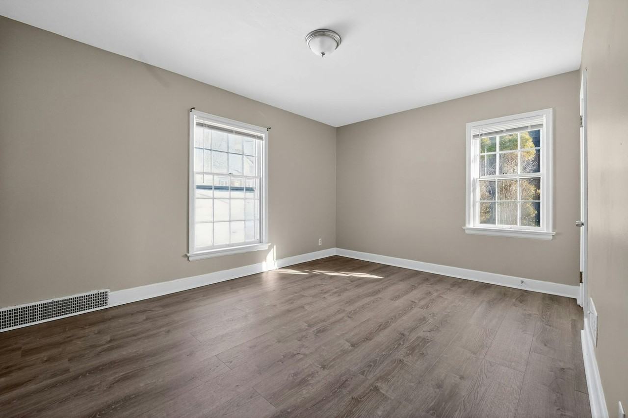 126 Thoroughman Avenue - Photo 7 of 16