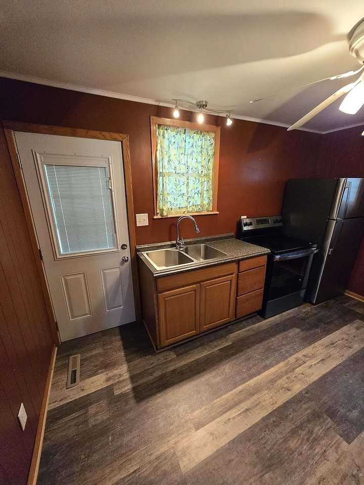 992 West Pike Street - Photo 2 of 8