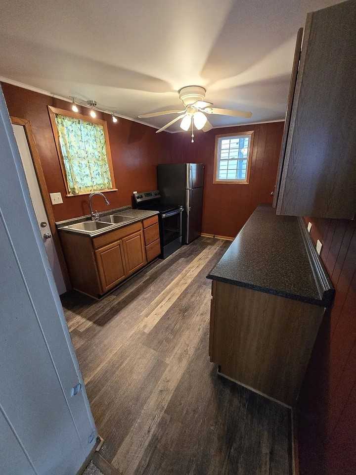 992 West Pike Street - Photo 4 of 8