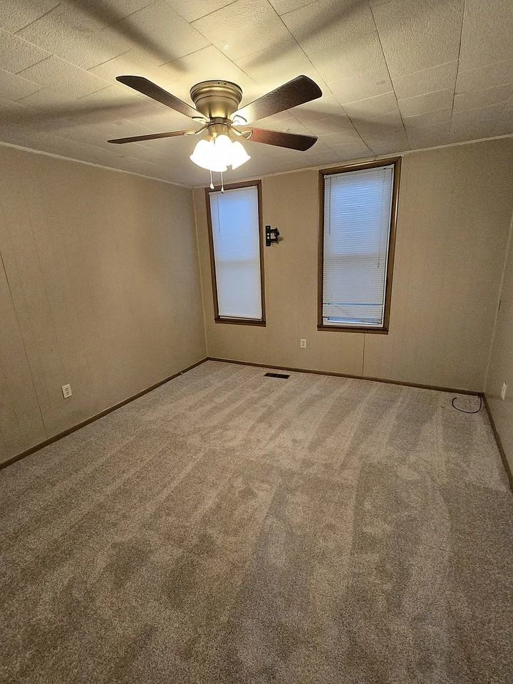 992 West Pike Street - Photo 5 of 8