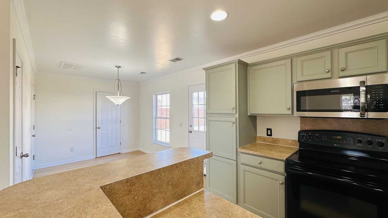 1136 Moss Grove Drive - Photo 7 of 29