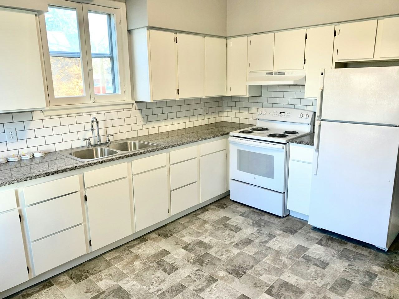 2530 West Gardner Avenue, Unit A - Photo 2 of 12