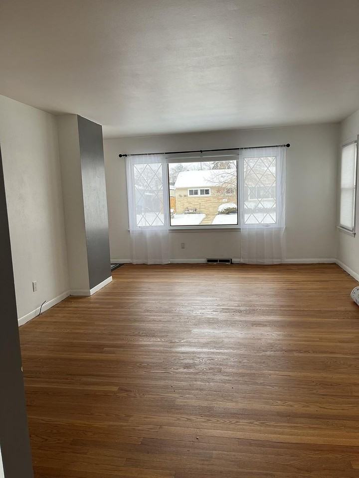 2509 Delaware Ave - Photo 2 of 5