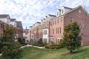 2638 S Kenmore Ct - Photo 1 of 1