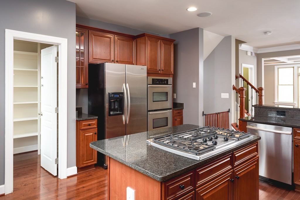 2638 S Kenmore Ct - Photo 5 of 17