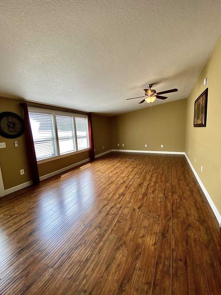 1216 Presnell Dr - Photo 3 of 11