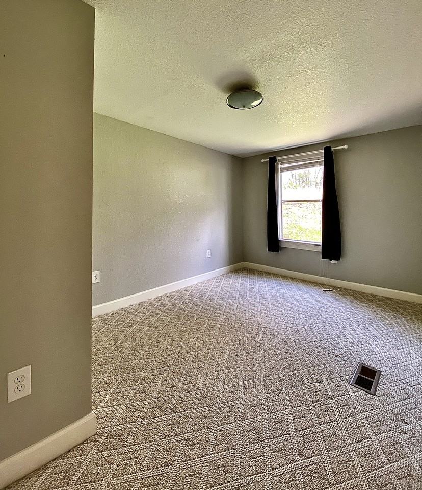 1216 Presnell Dr - Photo 7 of 11