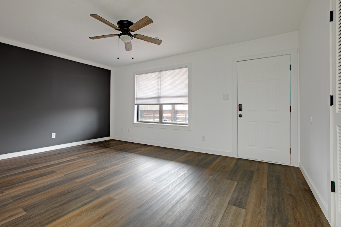 1642 Hillwood Dr #G13 - Photo 3 of 20