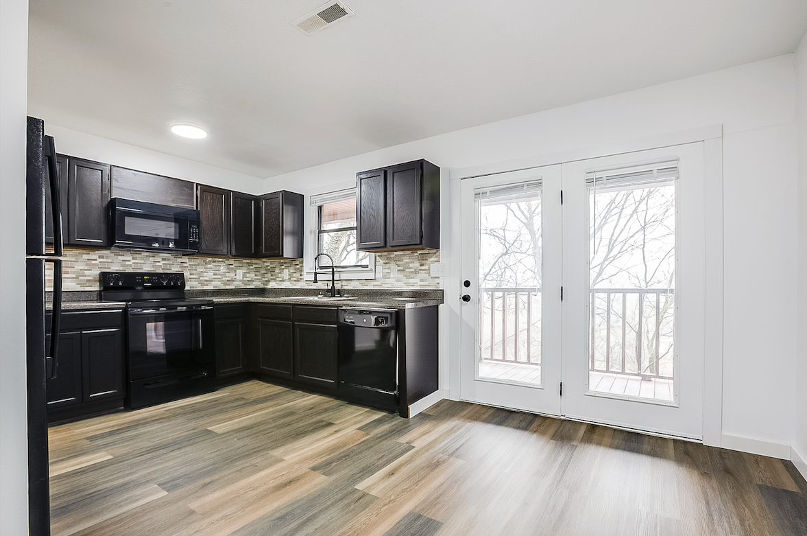 1642 Hillwood Dr #G13 - Photo 5 of 20