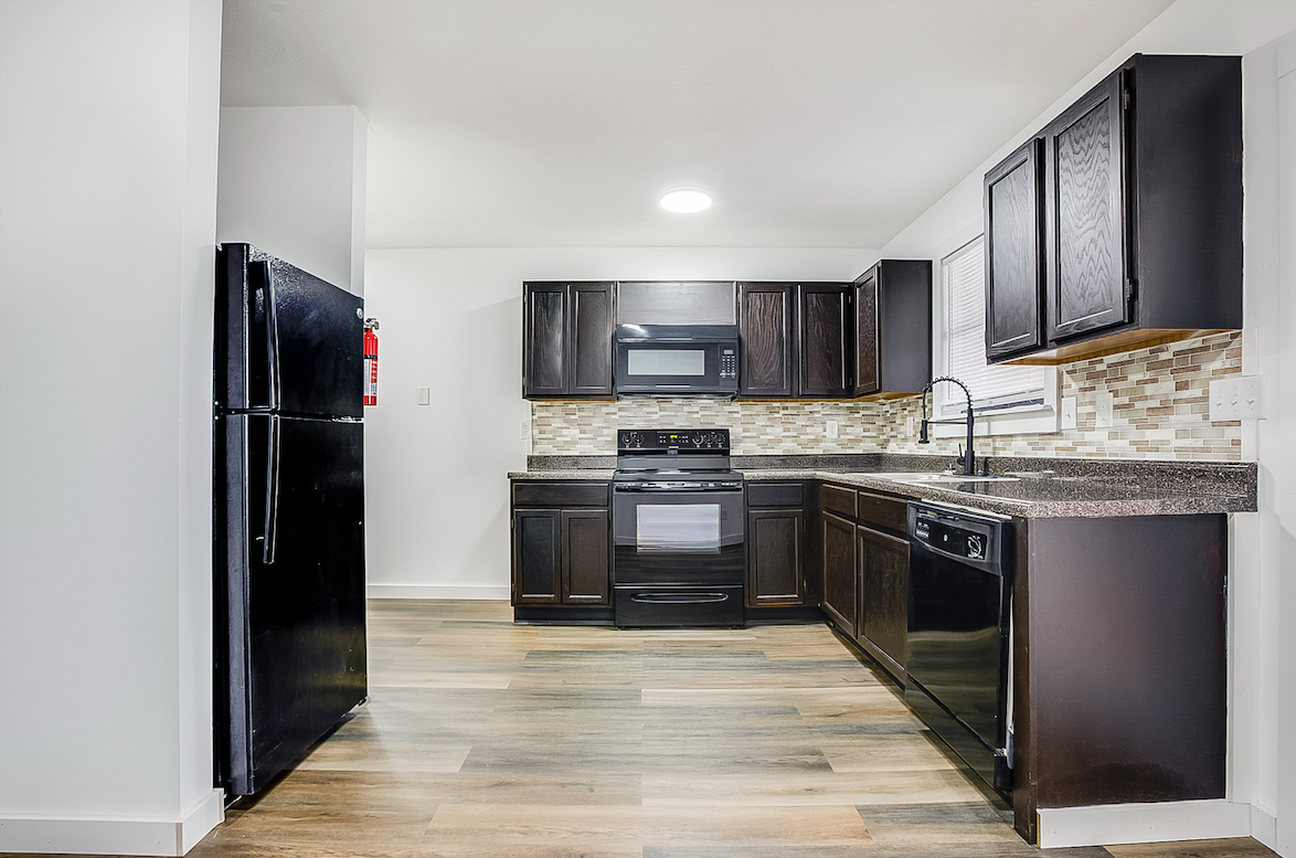 1642 Hillwood Dr #G13 - Photo 6 of 20