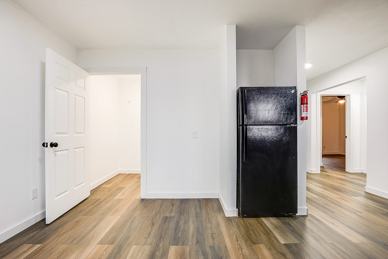 1642 Hillwood Dr #G13 - Photo 7 of 20