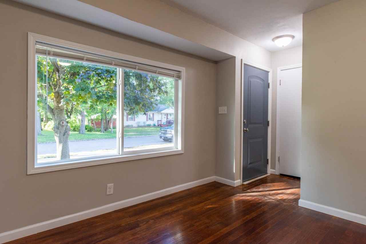 1353 Bissell St - Photo 5 of 18