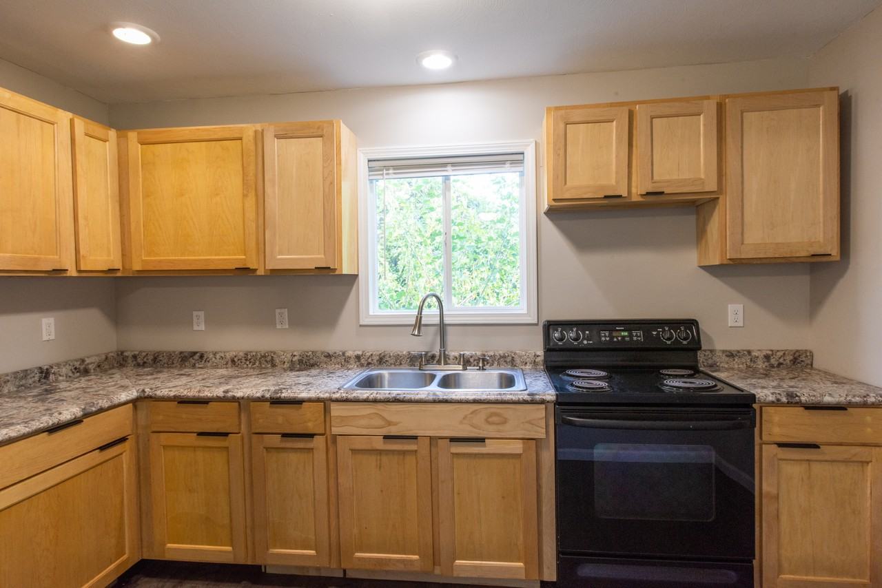 1353 Bissell St - Photo 7 of 18