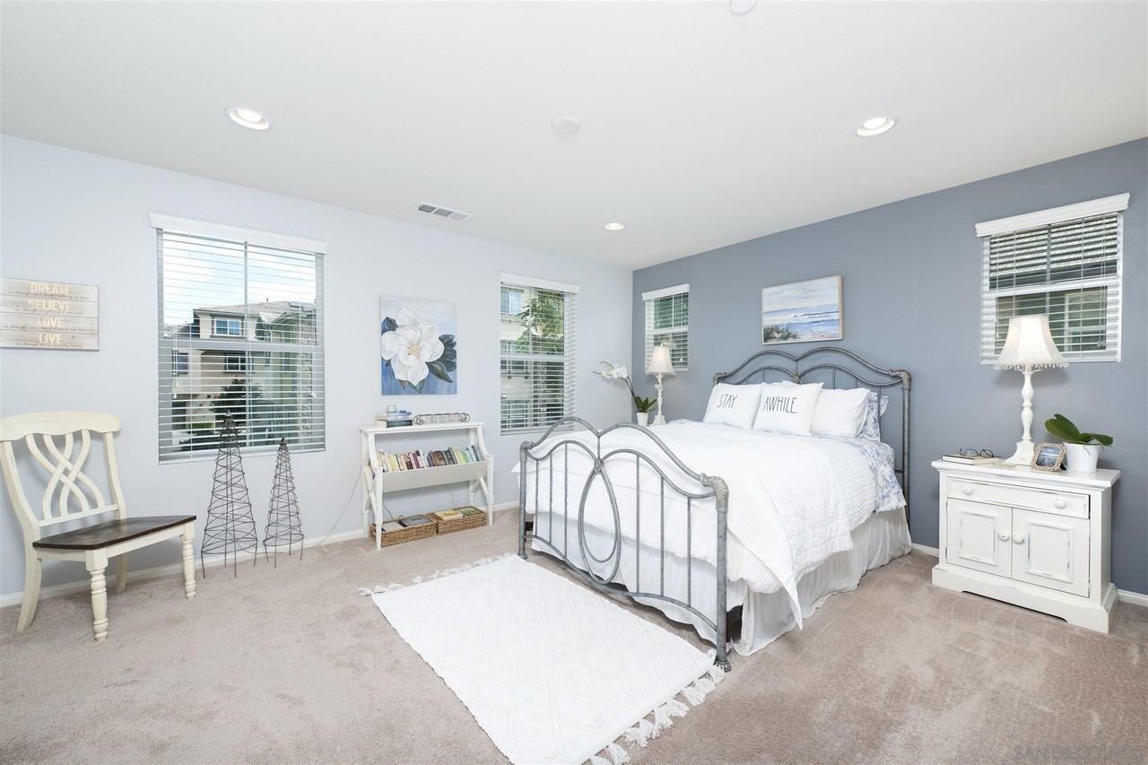 558 Moonlight Dr - Photo 7 of 12