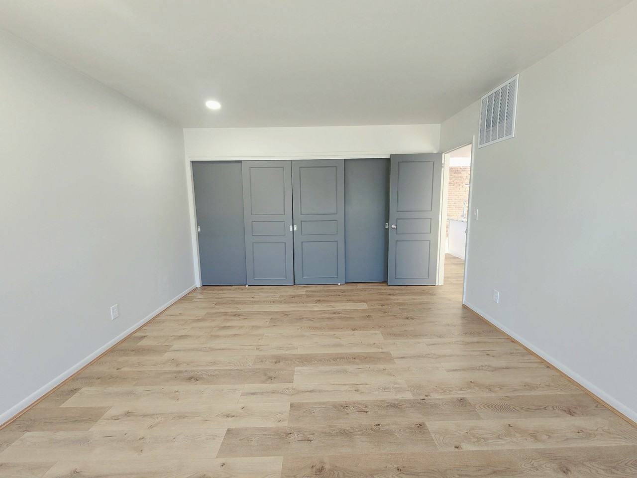 21 Drummond St - Photo 7 of 27