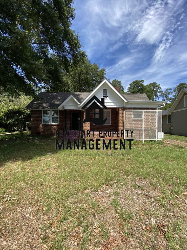 827 Nottingham Dr - Photo 2 of 23