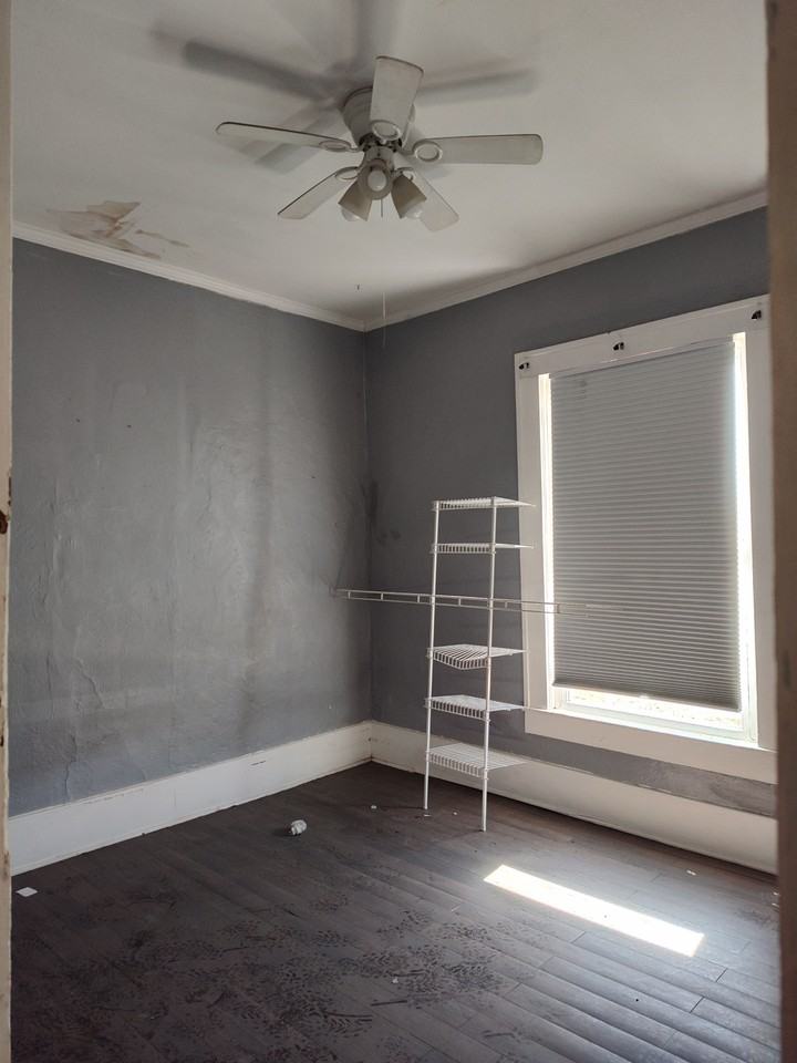 323 S West St - Photo 5 of 14