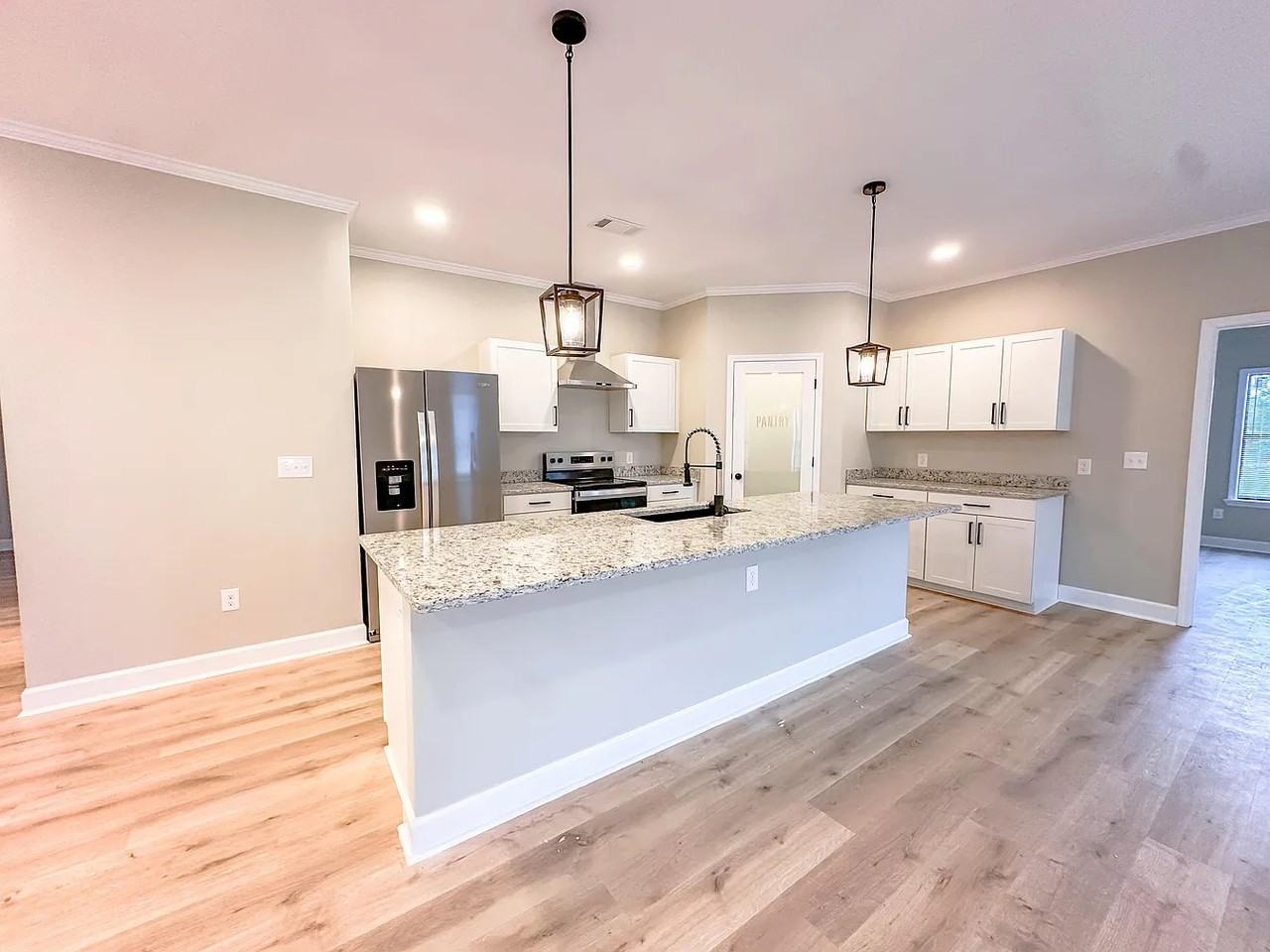 226 Sylvan Rd - Photo 4 of 16