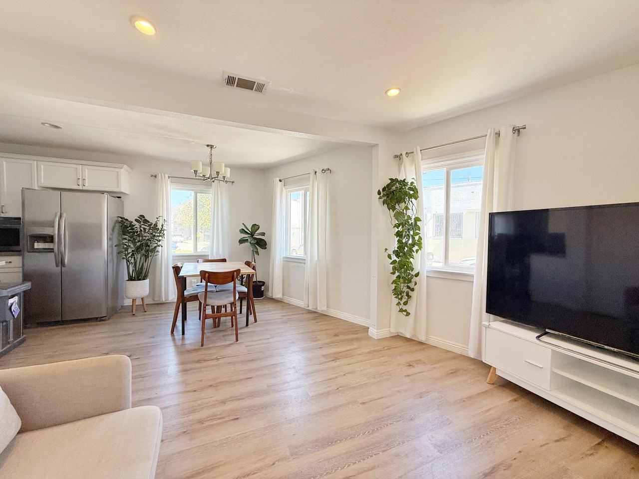 4602 Alger St - Photo 3 of 13