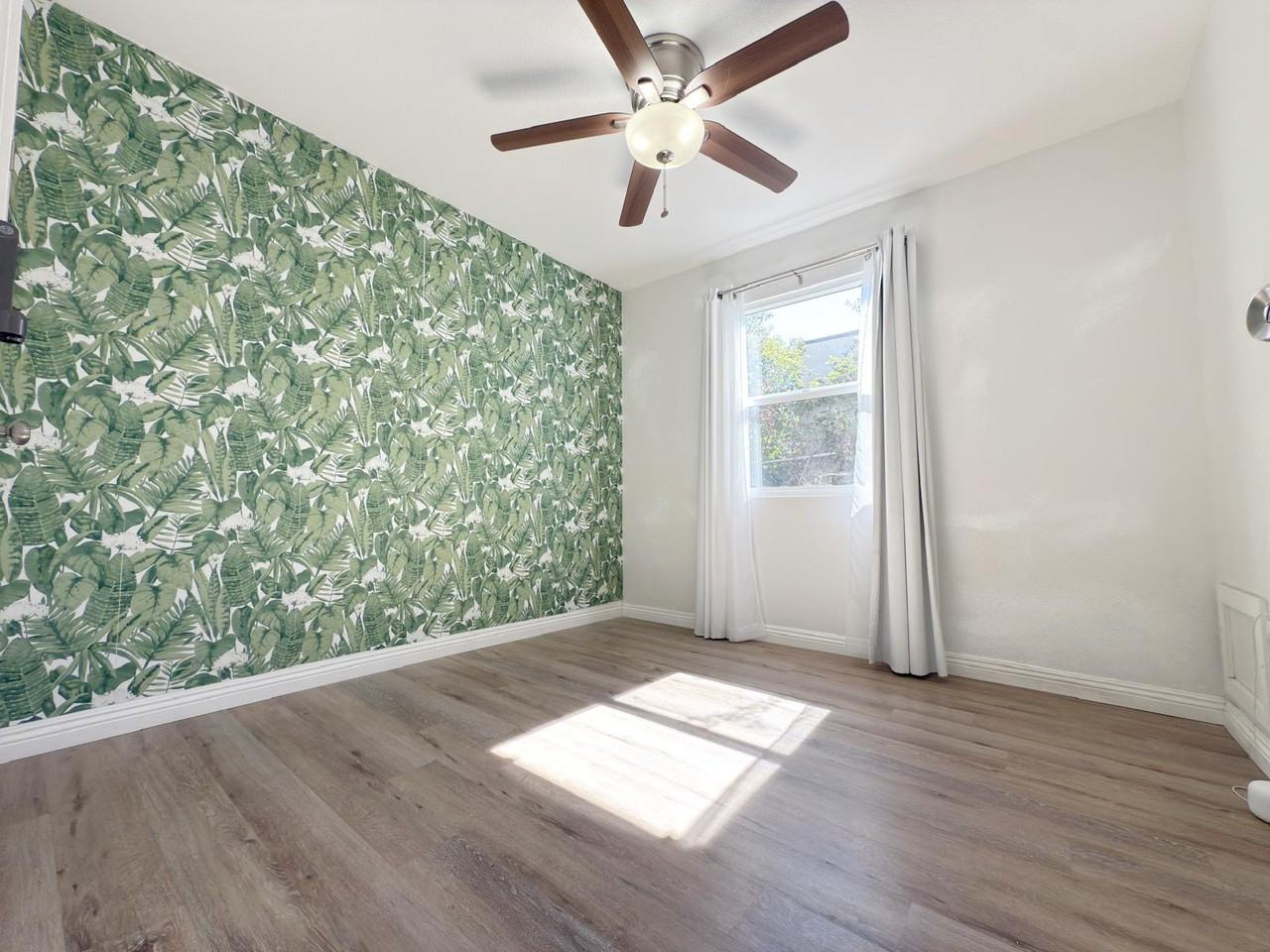 4602 Alger St - Photo 5 of 13