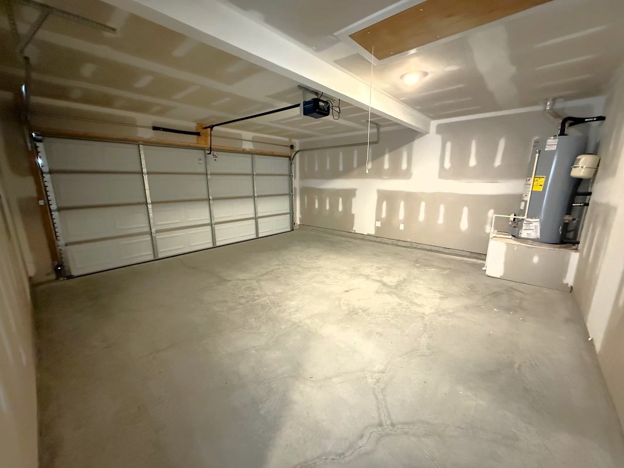 334 Amber Ave - Photo 2 of 4