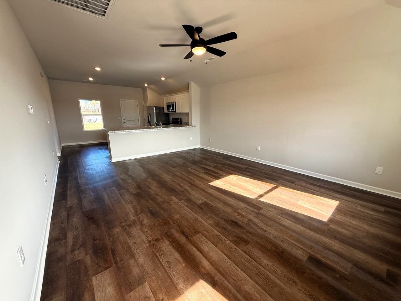 334 Amber Ave - Photo 3 of 4