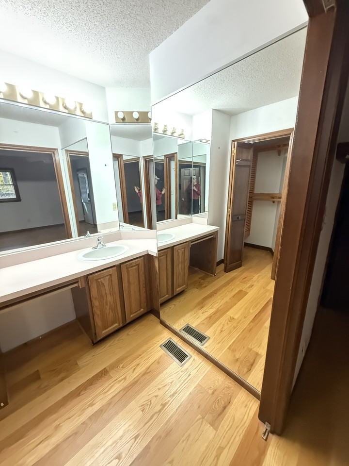 4711 Highview Ct - Photo 4 of 41