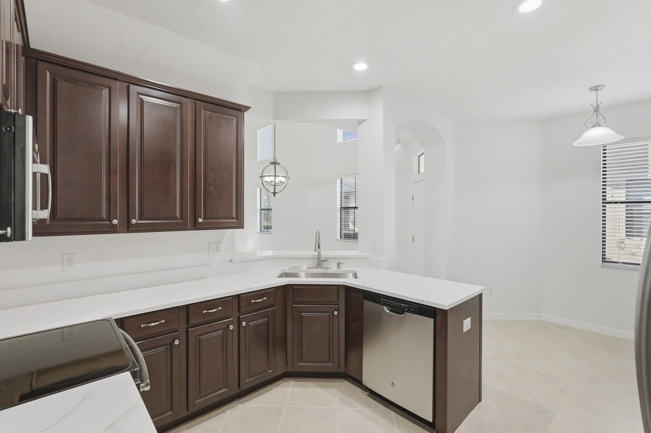 1124 118th Ter N - Photo 5 of 33