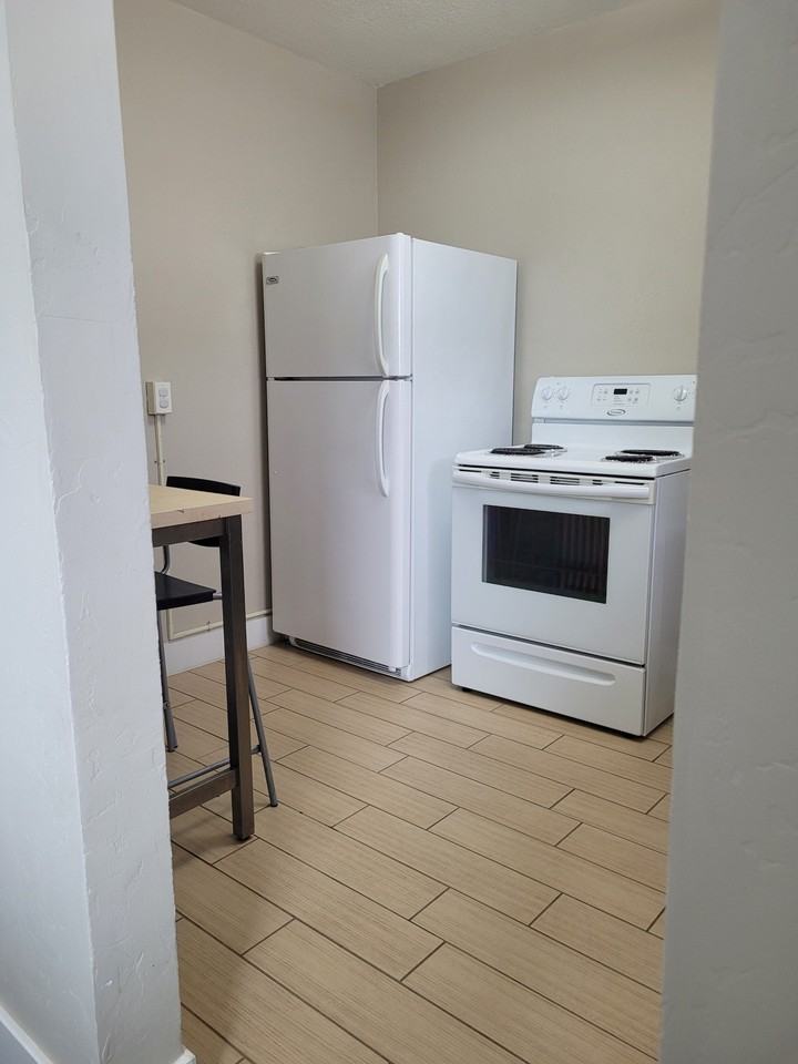 164 S Main St - Photo 4 of 9